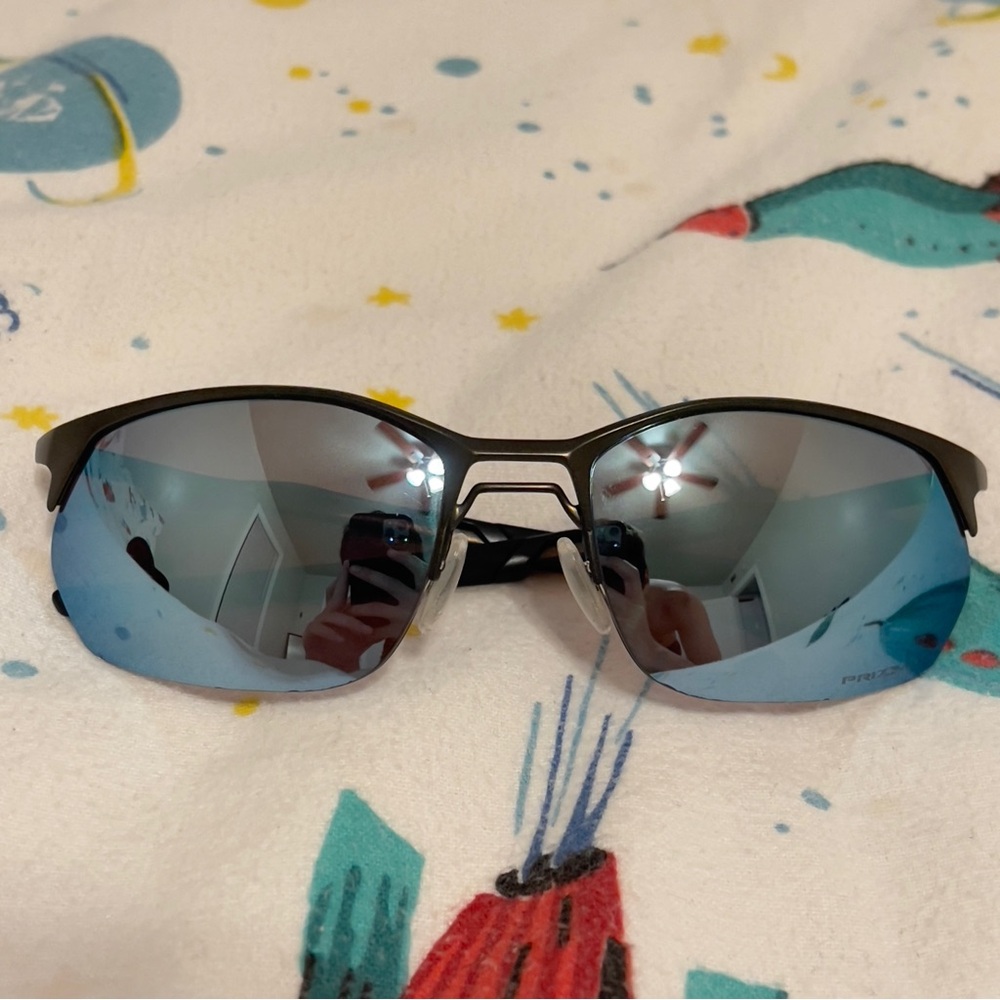 Oakley Satin Lead/Blue Wiretap 2.0